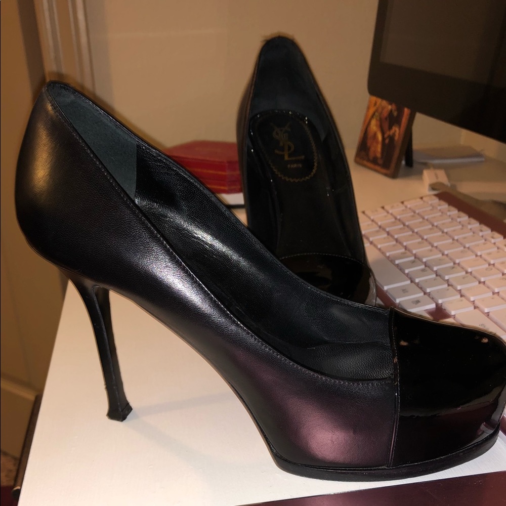 Amazing, authentic Yves Saint Laurent black heels!